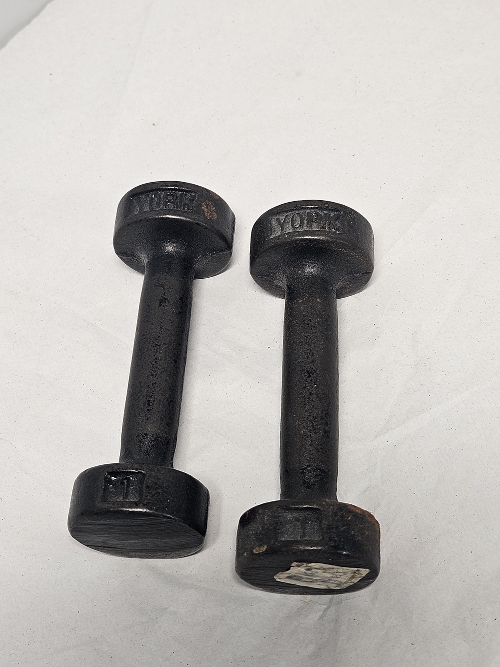 York Cast Iron Dumbbells - Black Pair -  One Pound Weight - Picture 2 of 2